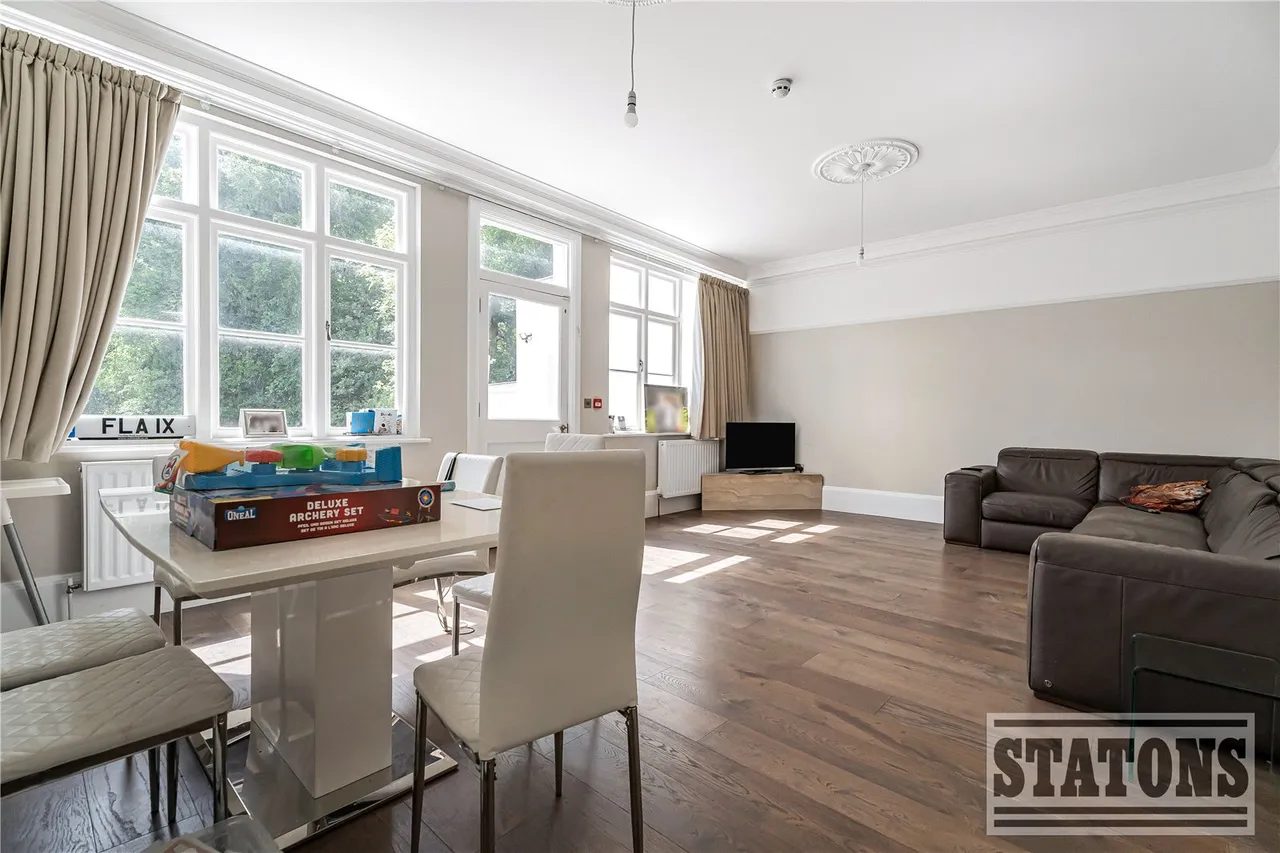 Totteridge Lane, Totteridge, London, N20 8NS, photo 17