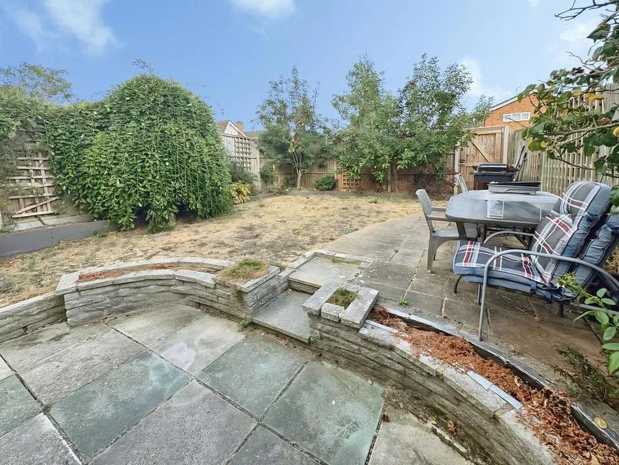 Melrose Walk, Aylesbury, HP21, photo 13