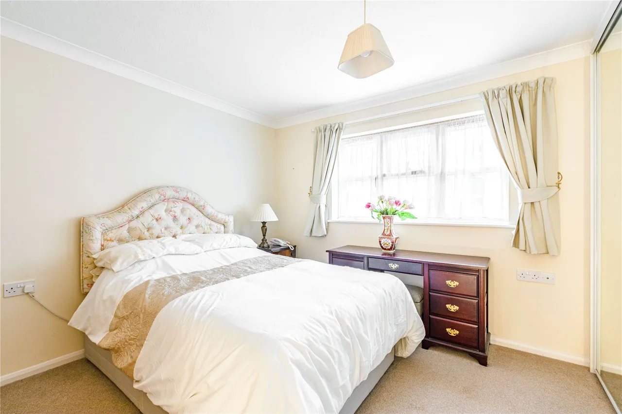 Pitson Close, Addlestone, KT15, photo 11