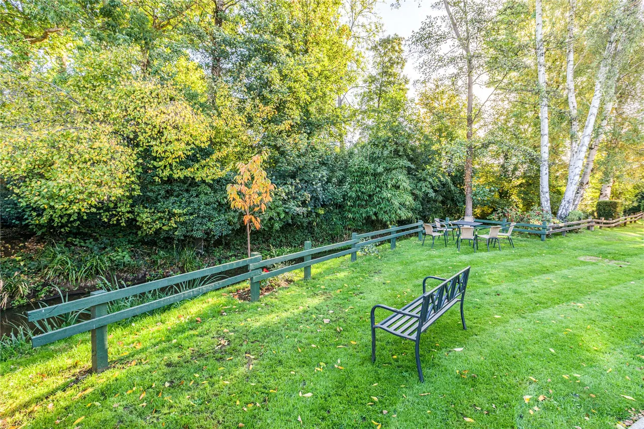 Pitson Close, Addlestone, KT15, photo 5