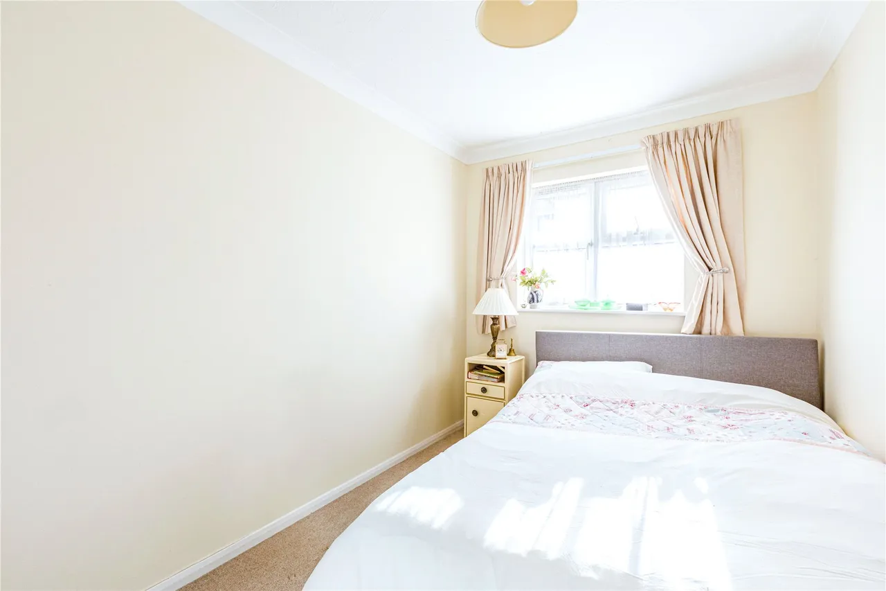 Pitson Close, Addlestone, KT15, photo 9