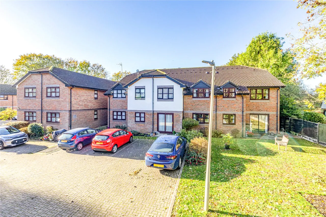 Pitson Close, Addlestone, KT15, photo 14