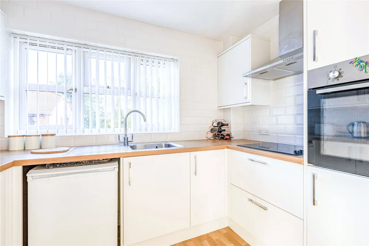 Pitson Close, Addlestone, KT15, photo 6