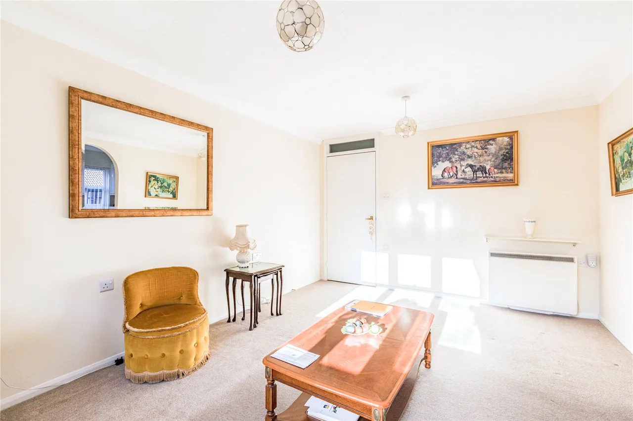 Pitson Close, Addlestone, KT15, photo 3