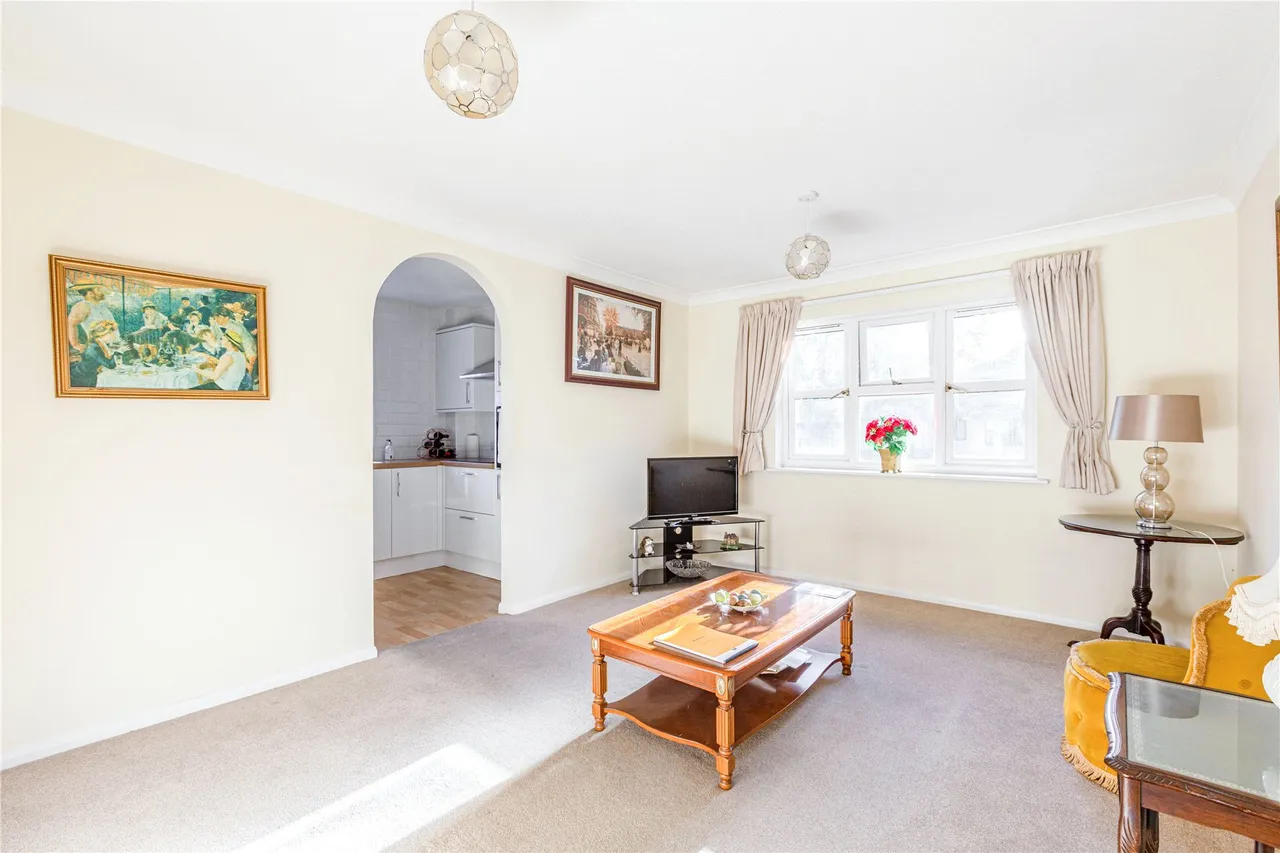 Pitson Close, Addlestone, KT15, photo 7