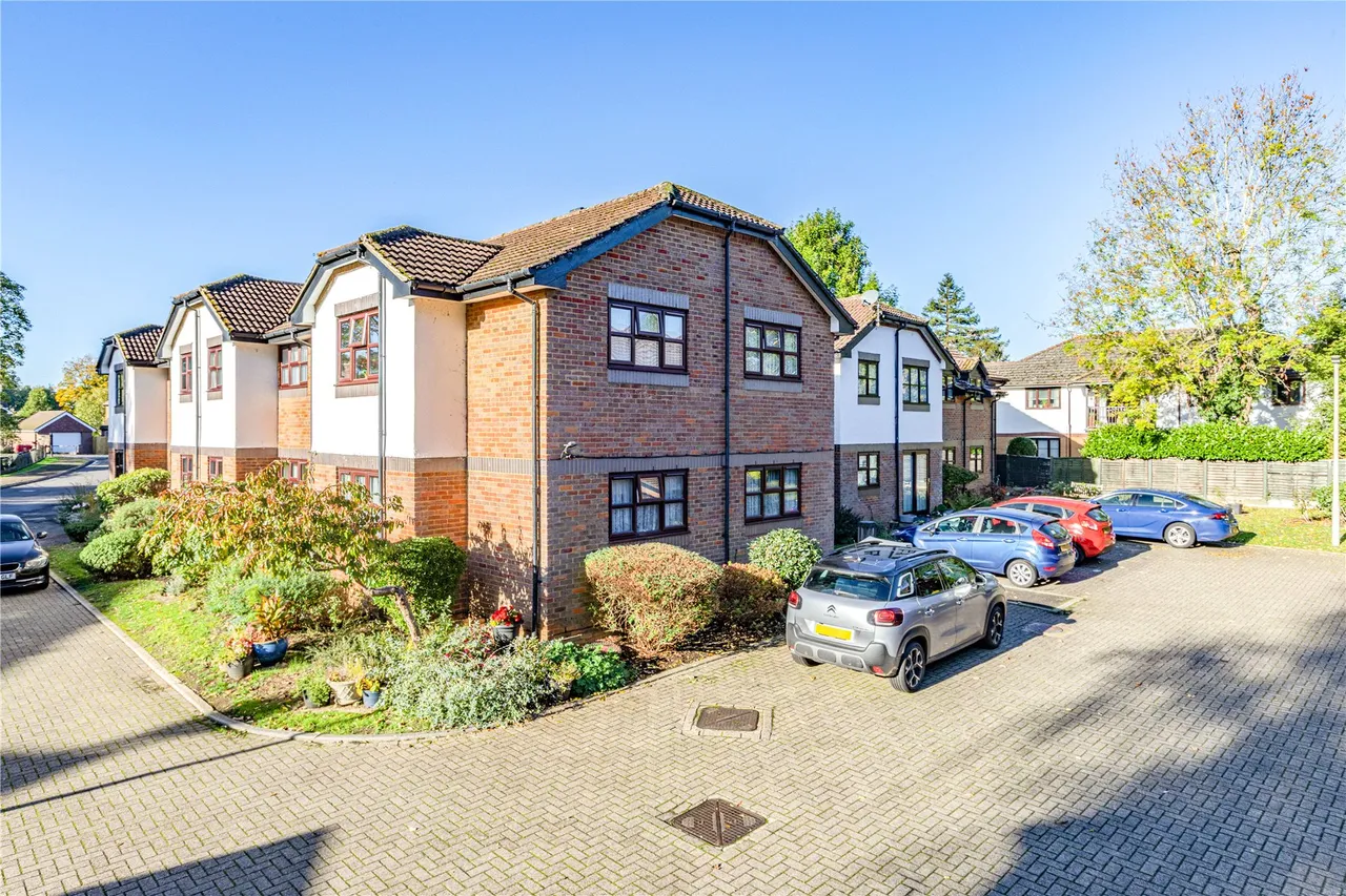 Pitson Close, Addlestone, KT15, photo 15