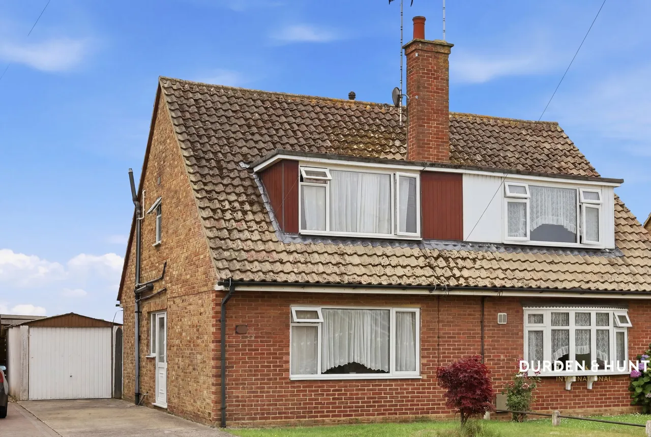 3 bed house for sale, Marshalls, Rochford, SS4
