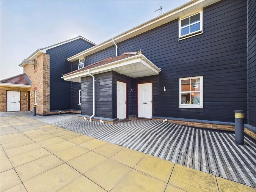 2 bed flat for sale, Market Place, Romford, RM1