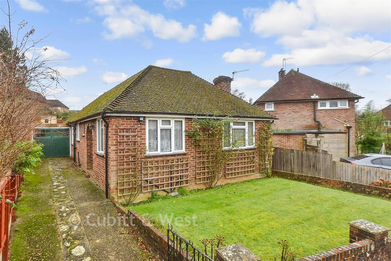 3 bed house for sale, Nursery Hill, Shamley Green, GU5
