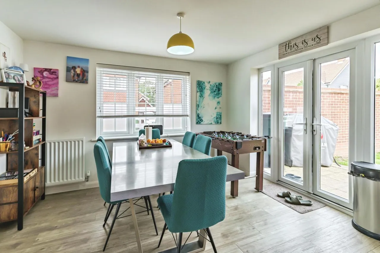 Charman Gardens, Ifield, RH11, photo 8