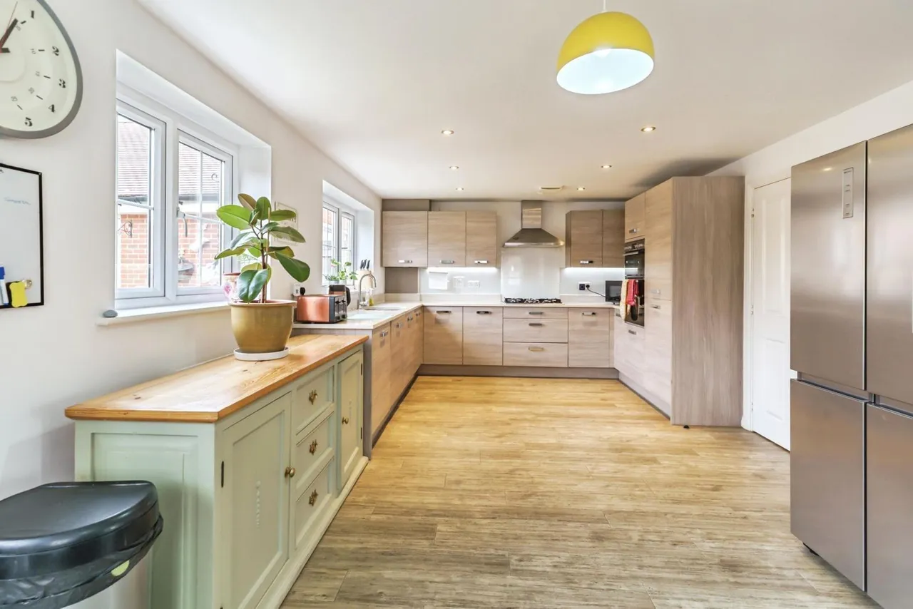 Charman Gardens, Ifield, RH11, photo 7