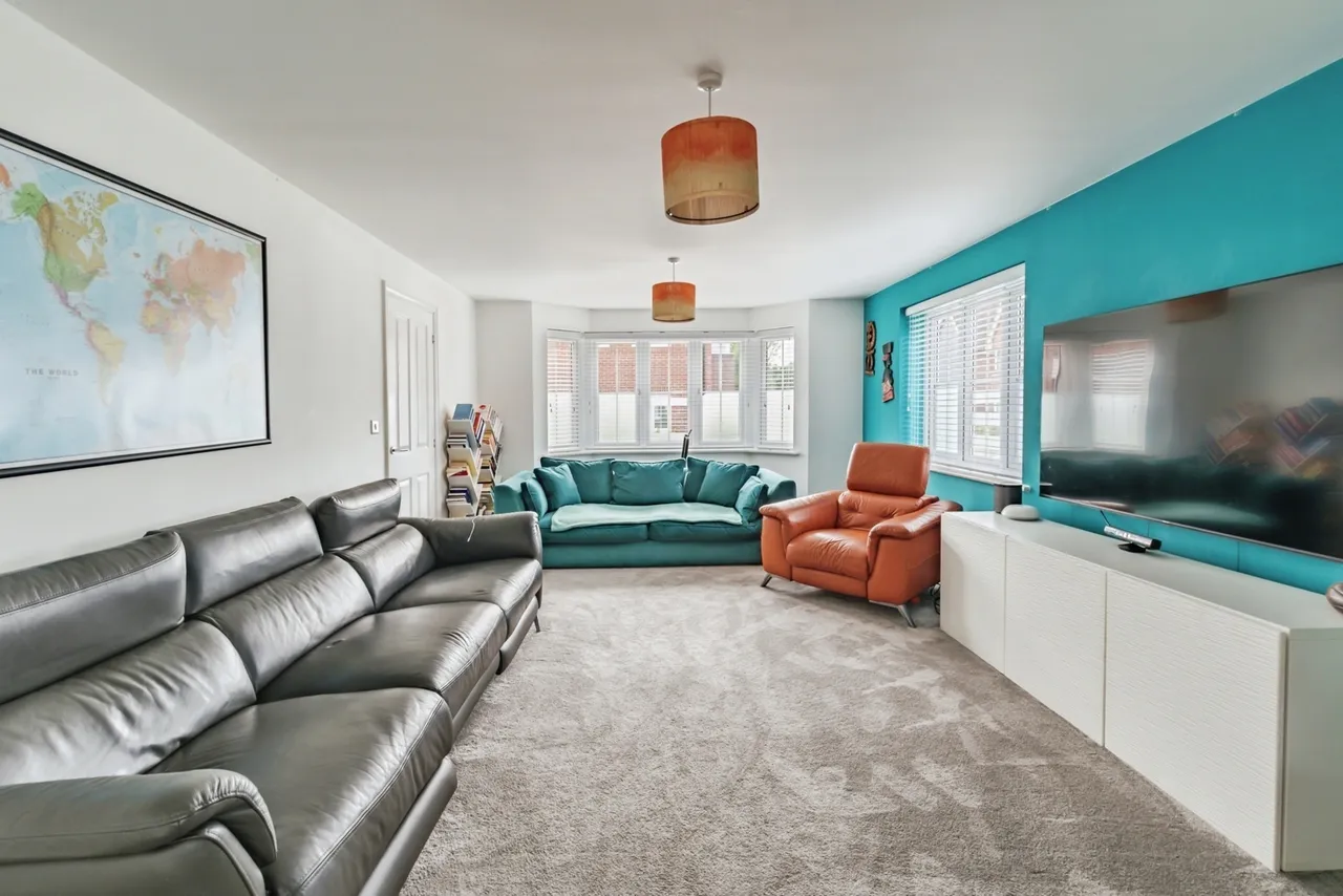 Charman Gardens, Ifield, RH11, photo 4