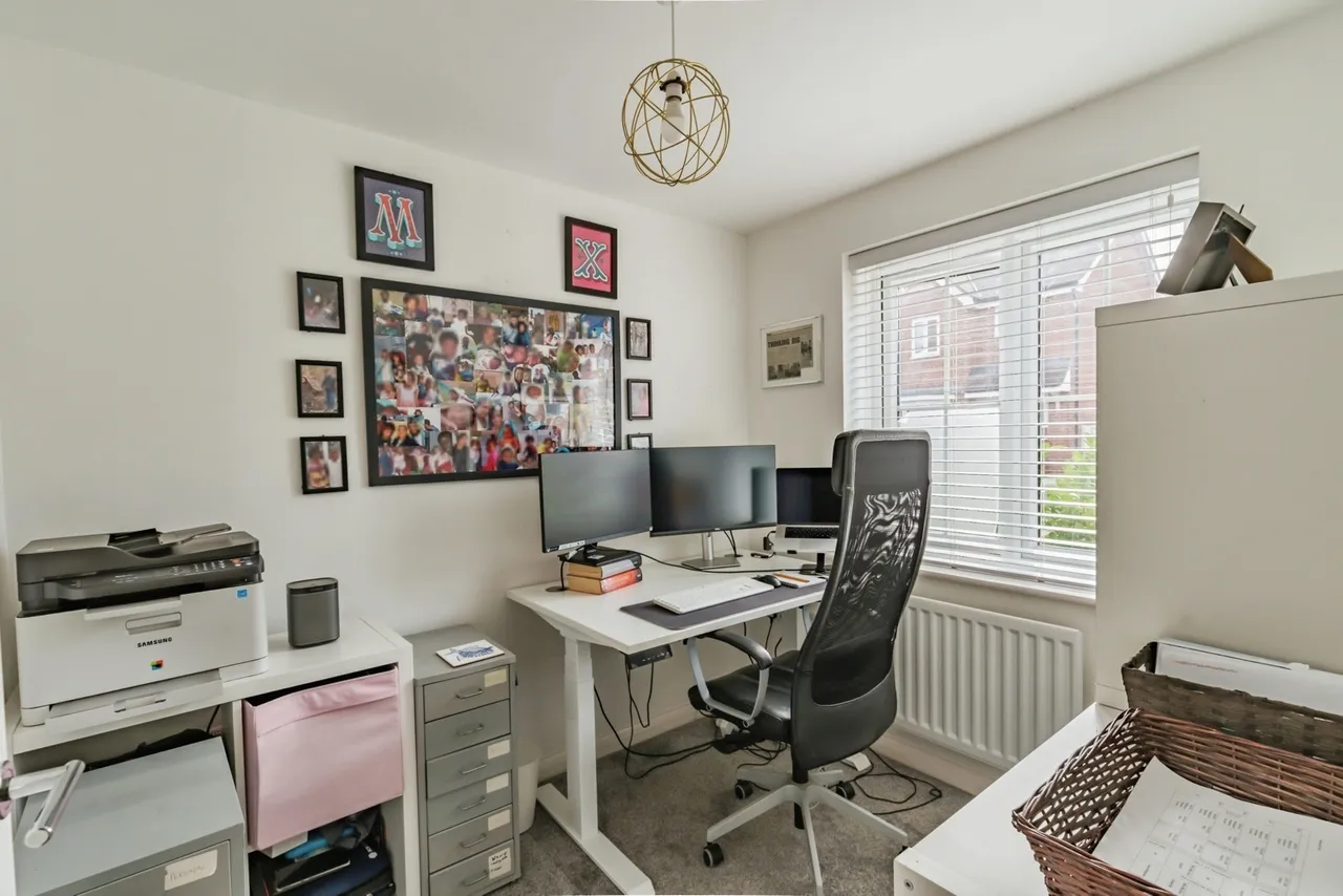 Charman Gardens, Ifield, RH11, photo 11