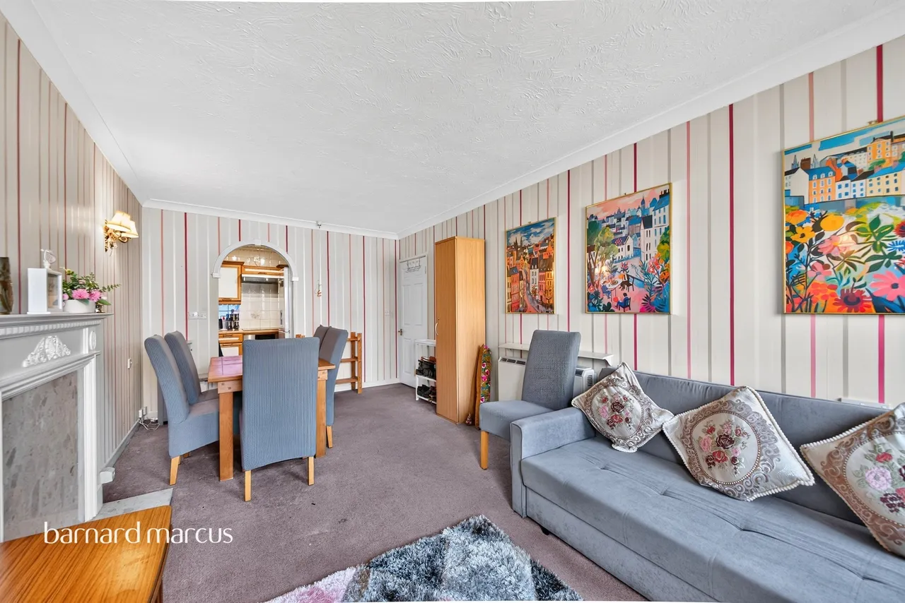 Friern Watch Avenue, London, N12, photo 19