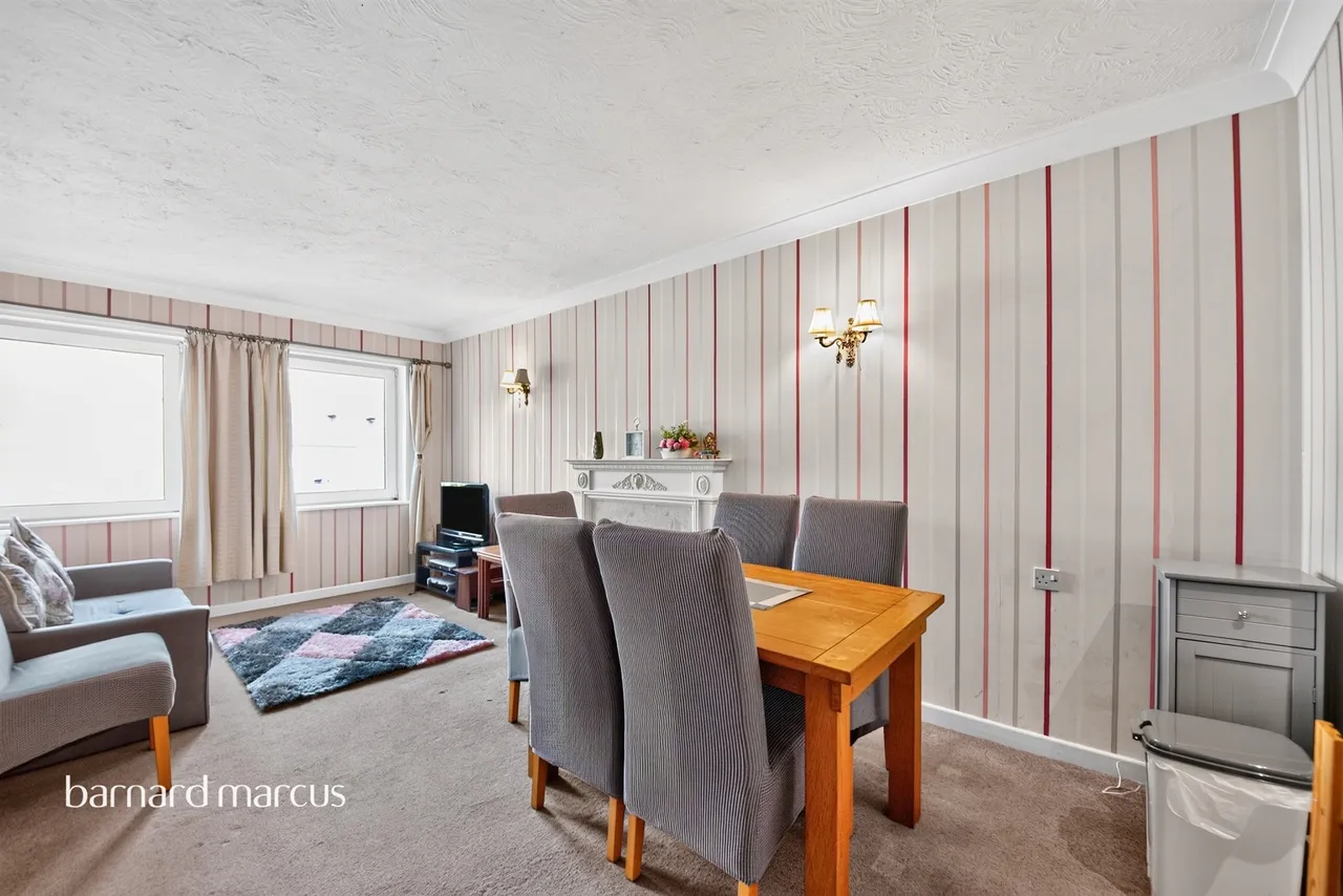 Friern Watch Avenue, London, N12, photo 16