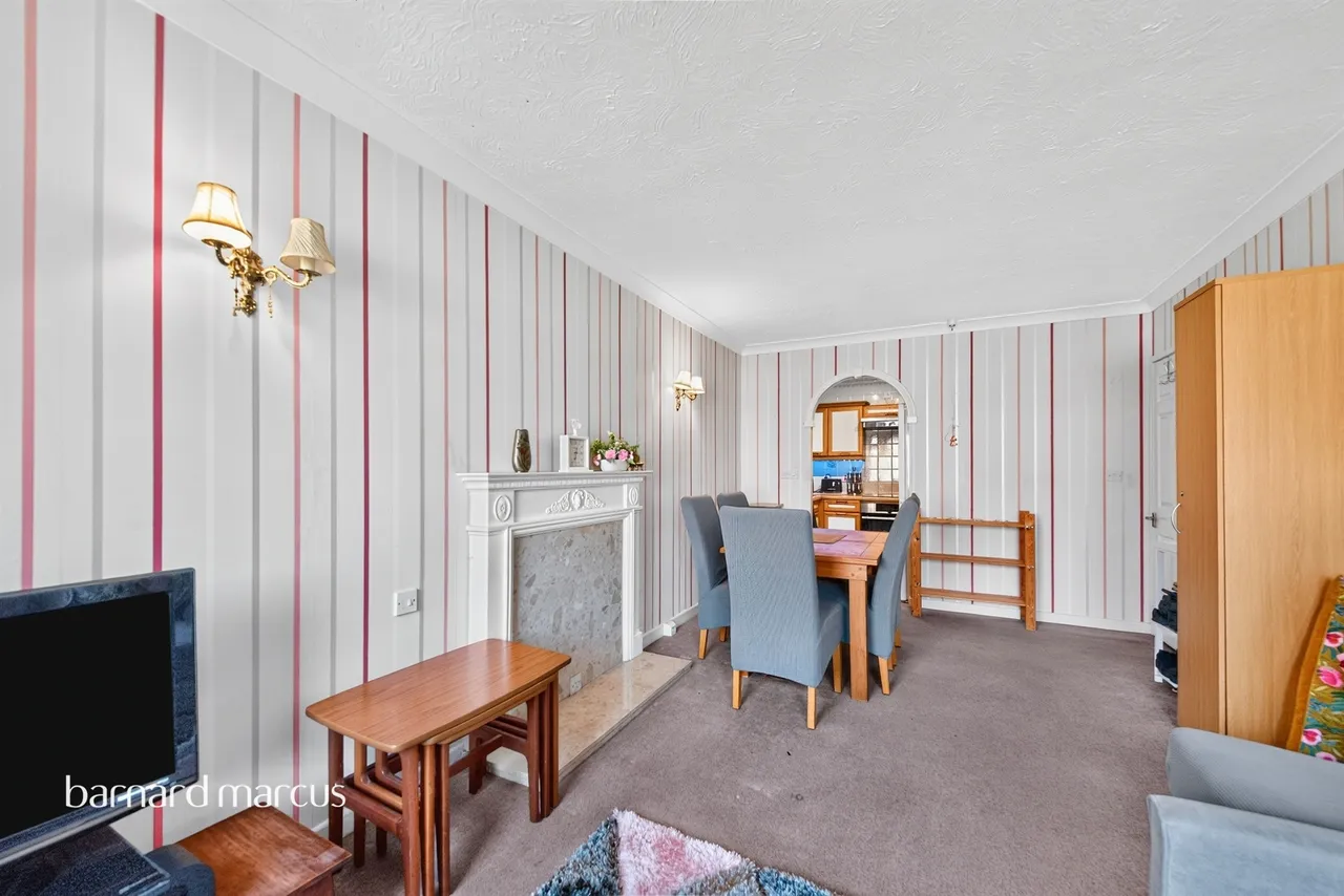 Friern Watch Avenue, London, N12, photo 11
