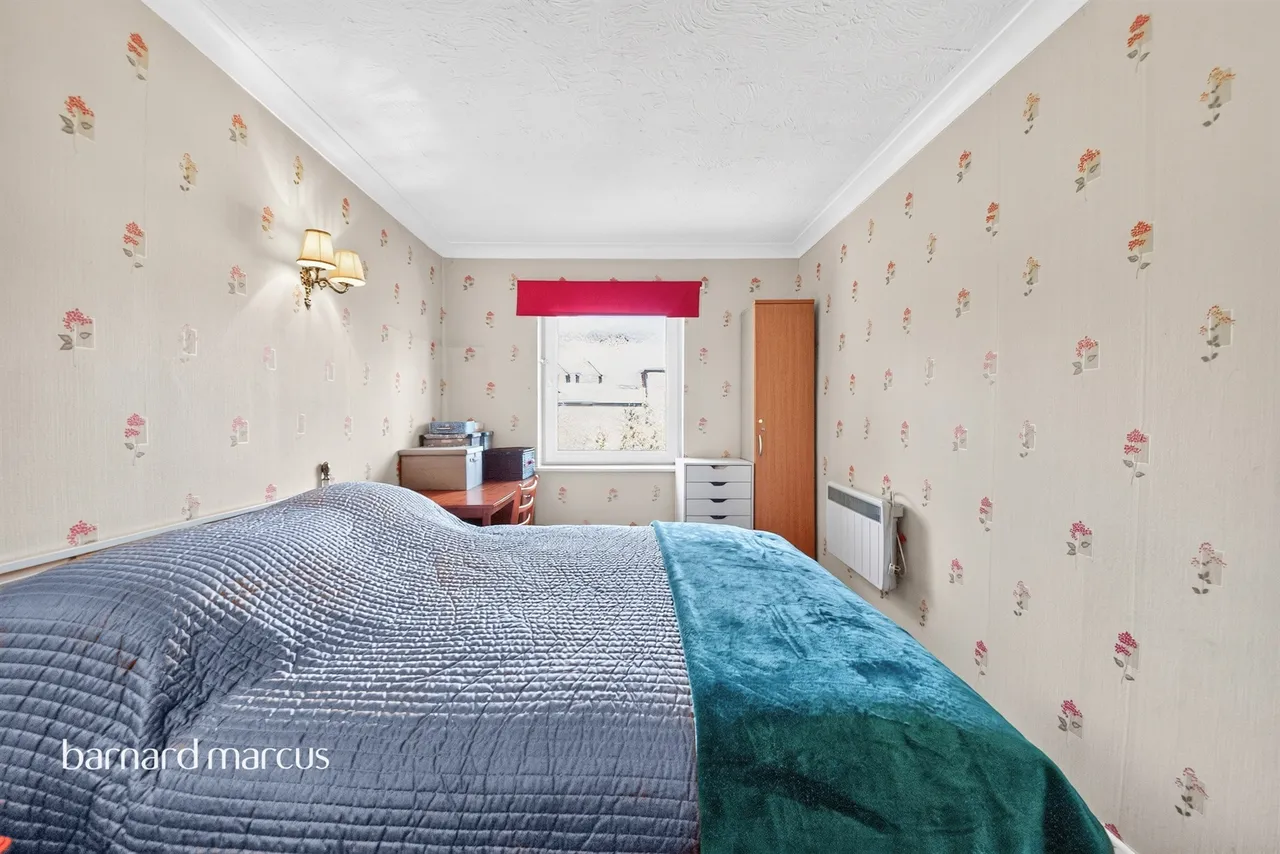 Friern Watch Avenue, London, N12, photo 3