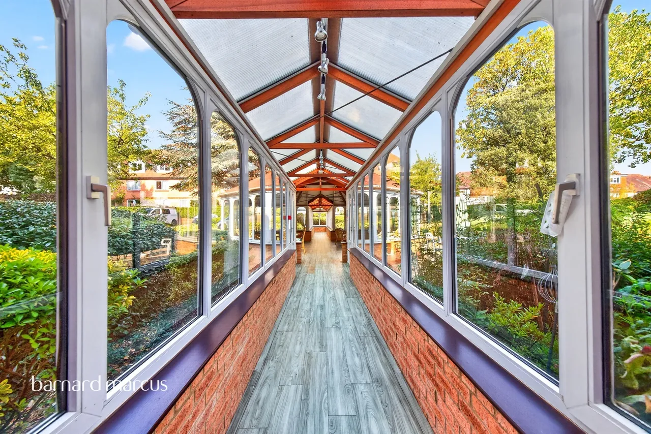 Friern Watch Avenue, London, N12, photo 6