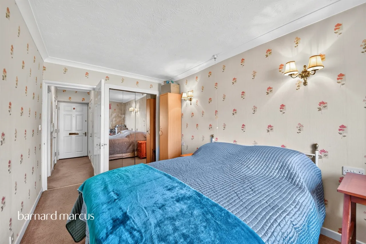 Friern Watch Avenue, London, N12, photo 10