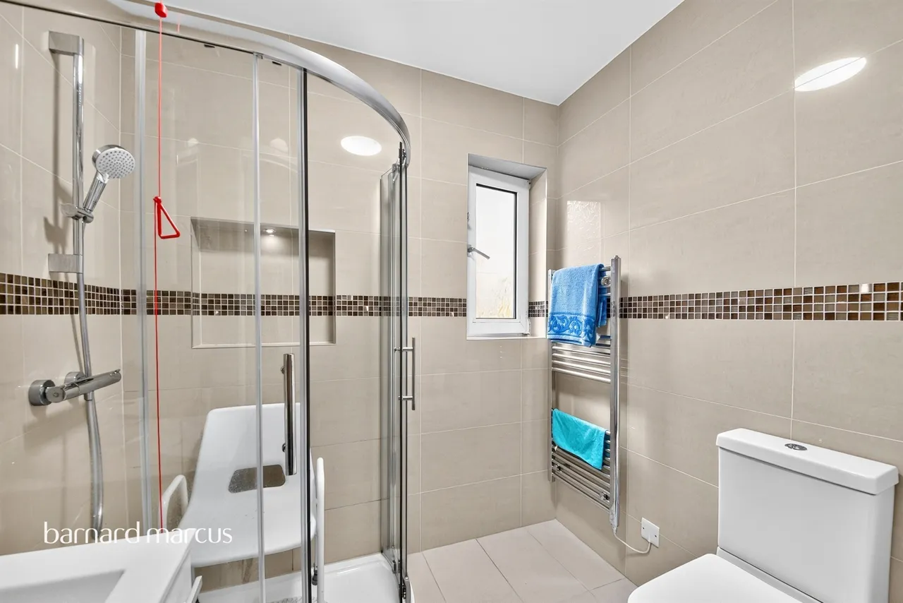 Friern Watch Avenue, London, N12, photo 18