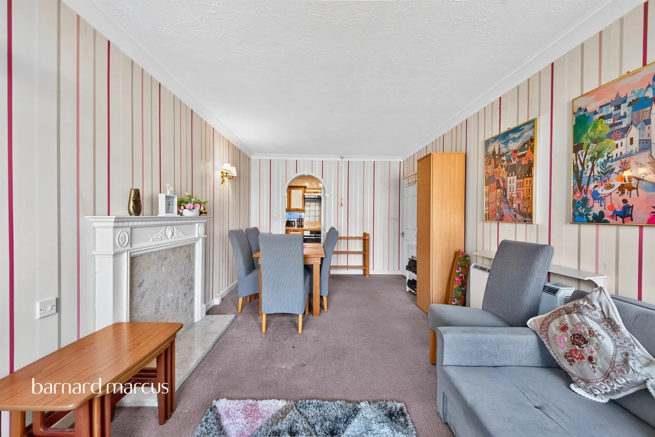 Friern Watch Avenue, London, N12, photo 13