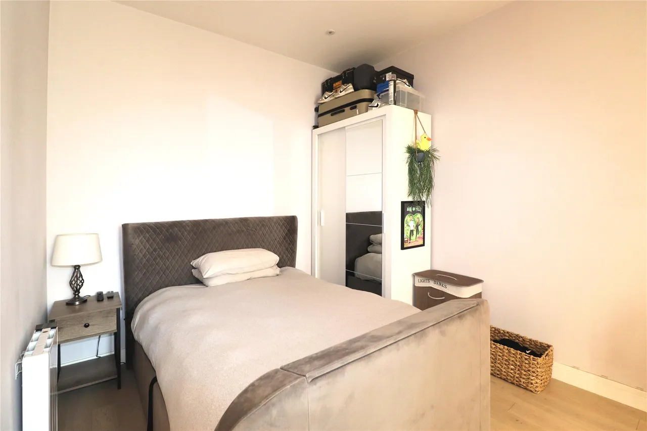 Albert Drive, Woking, GU21, photo 4