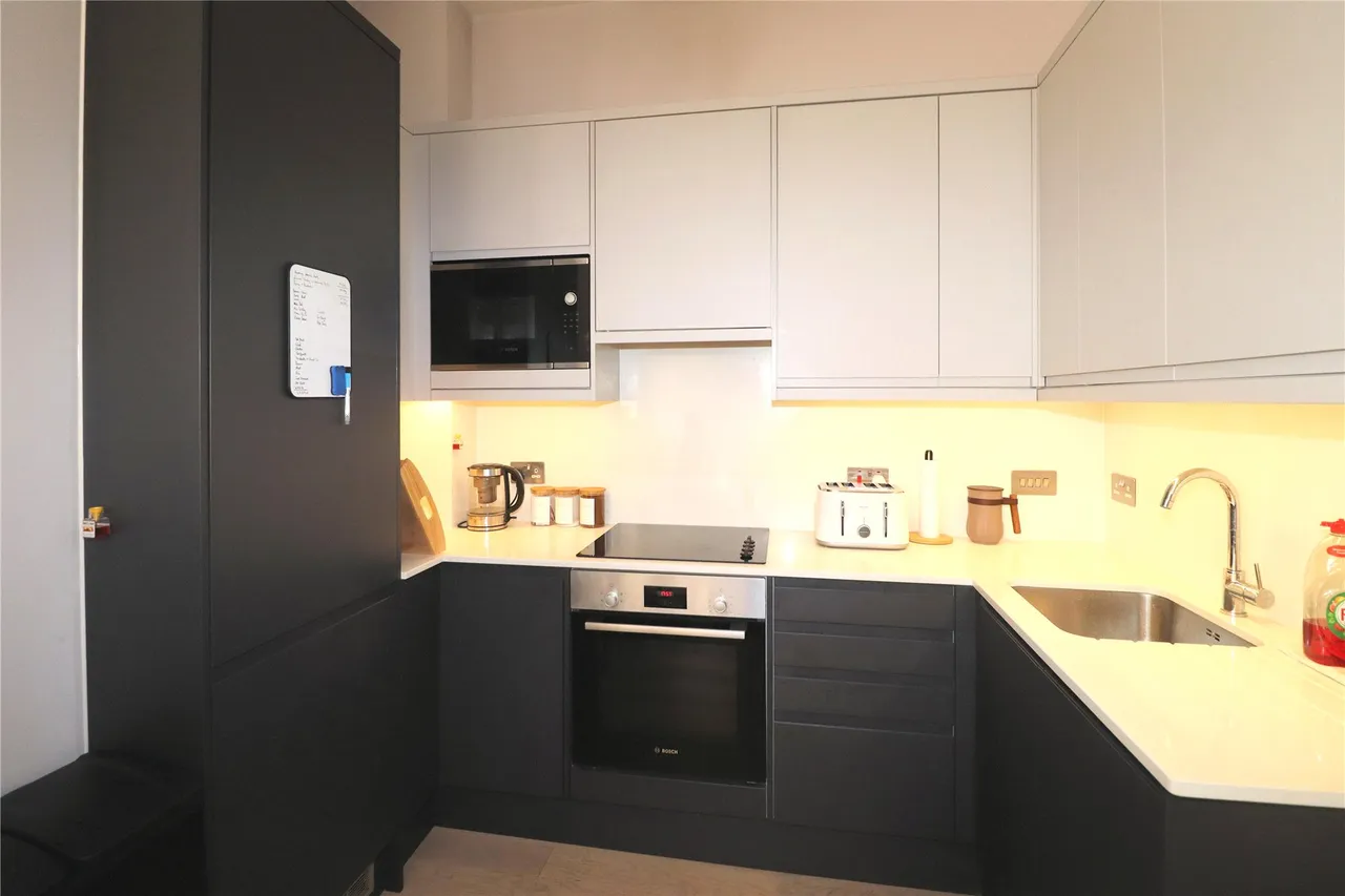 Albert Drive, Woking, GU21, photo 3