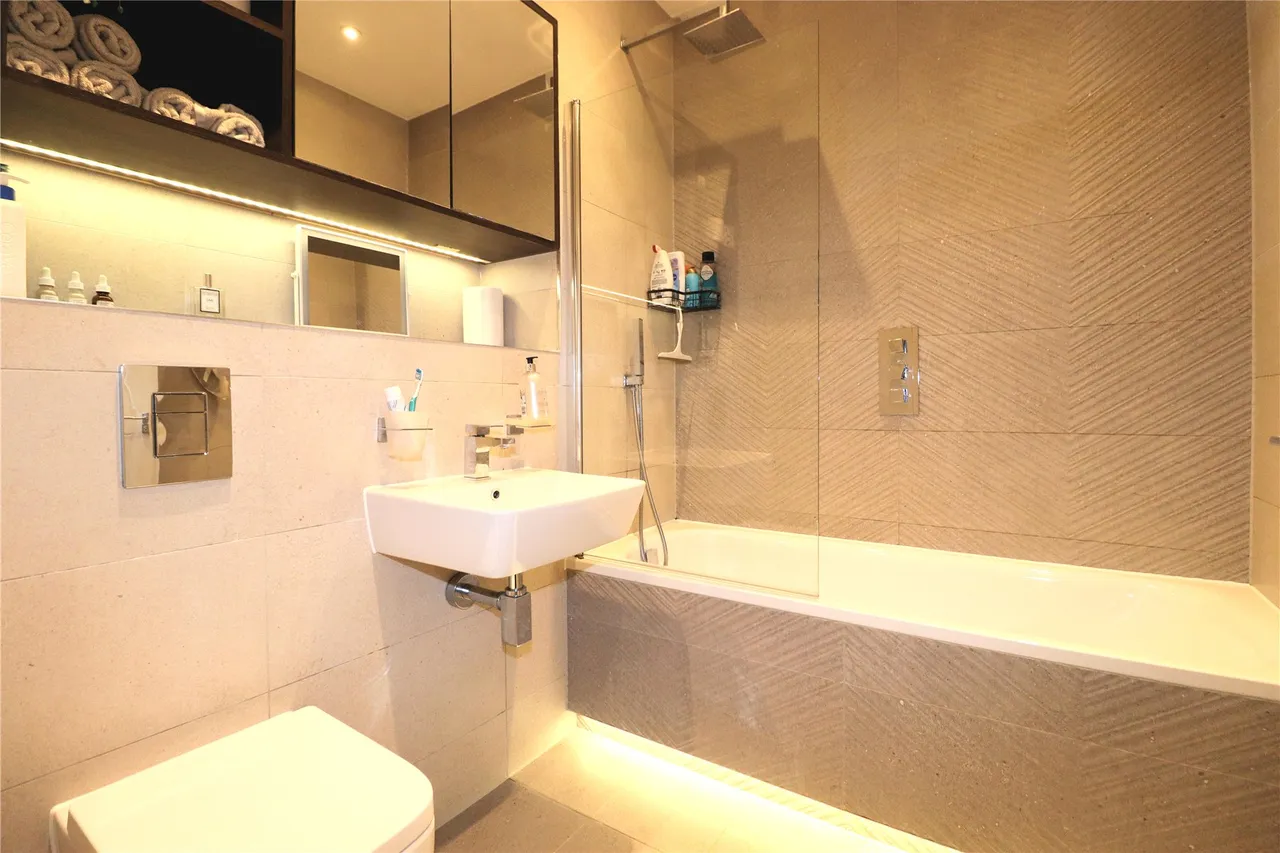 Albert Drive, Woking, GU21, photo 5