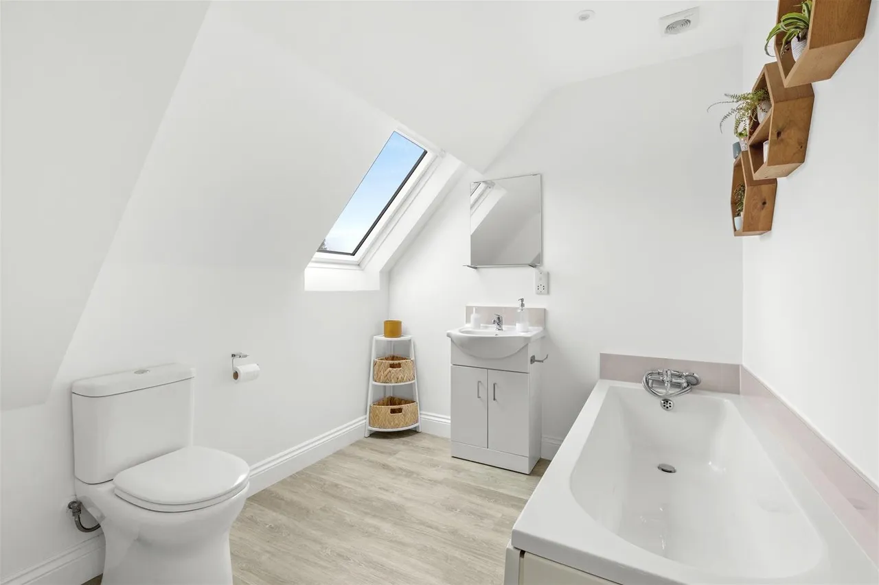 New Pond Road, Holmer Green, HP15, photo 5