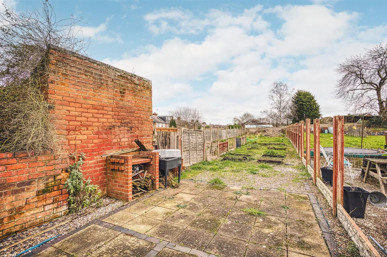 Woods Lane, Burton-On-Trent, photo 13