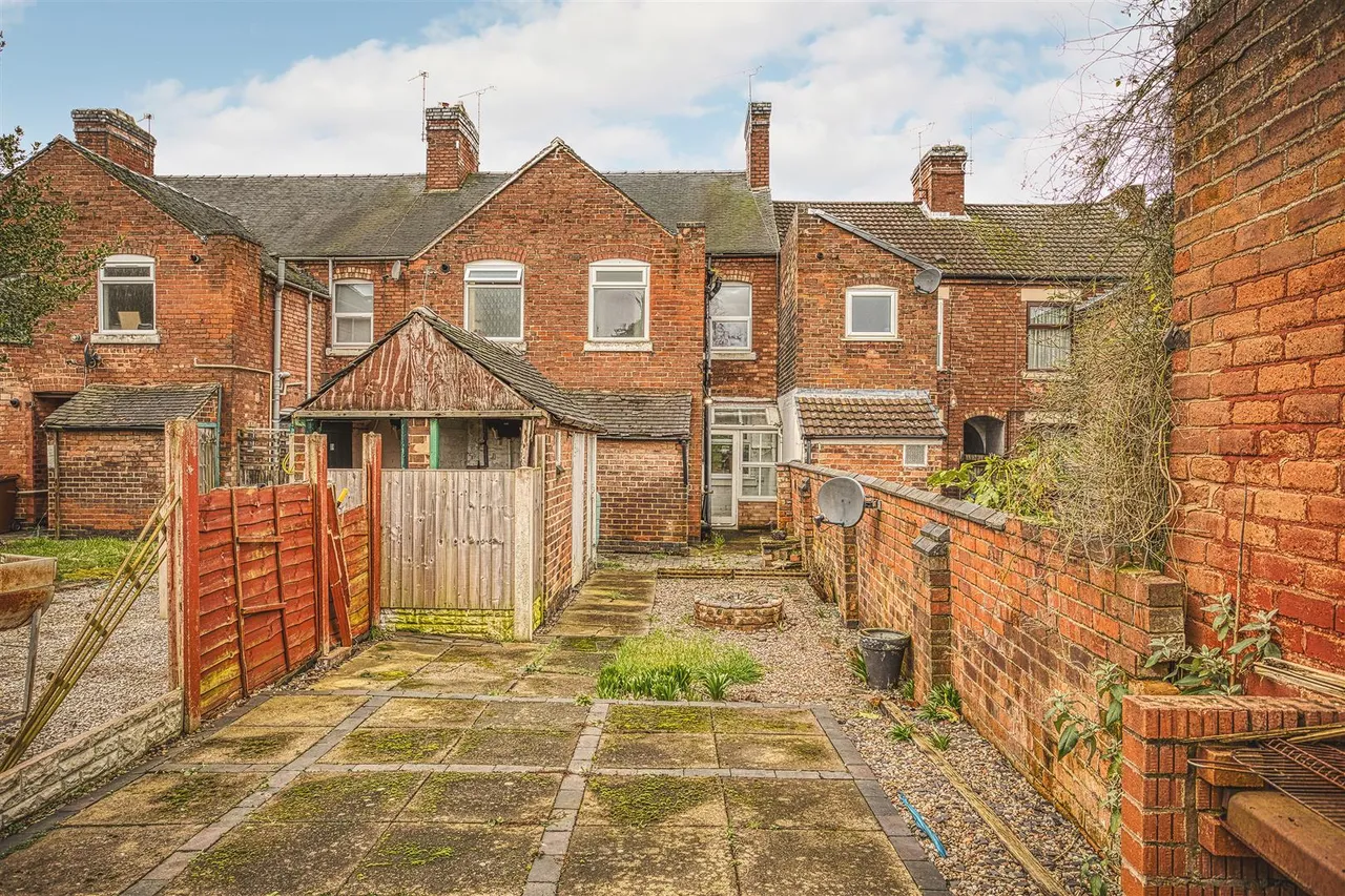 Woods Lane, Burton-On-Trent, photo 10