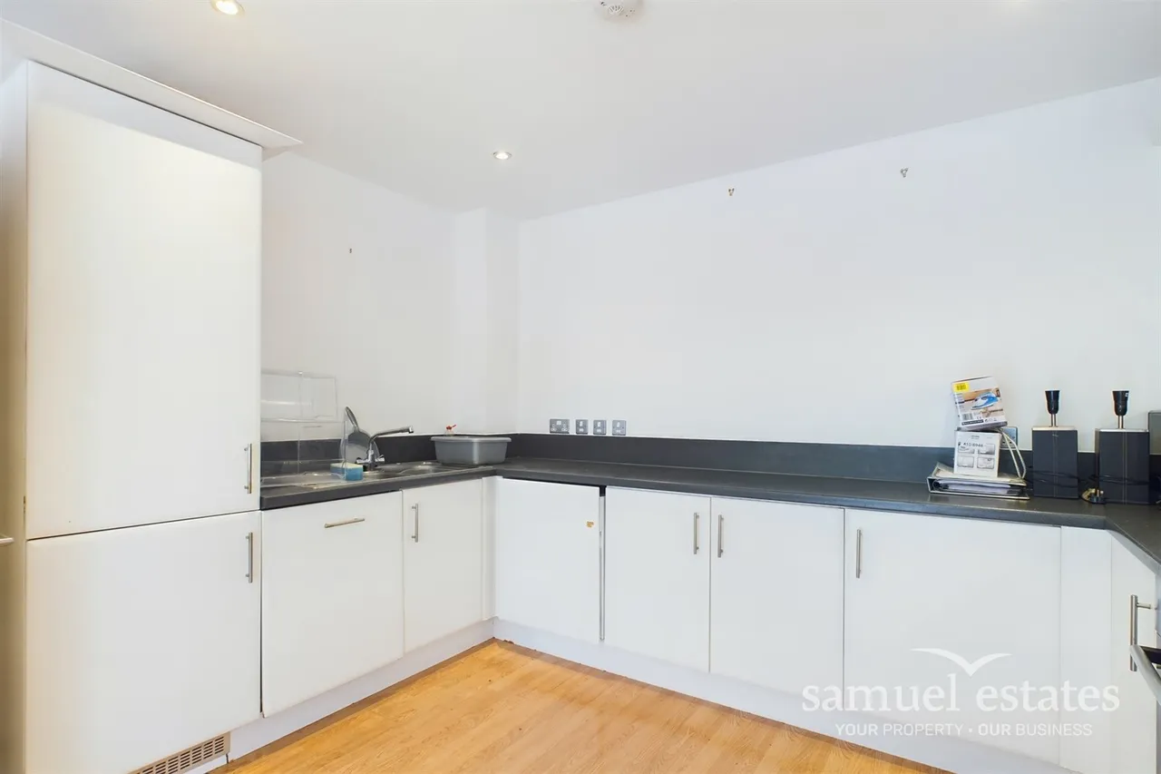 4 Chapter Way, London, SW19 2RZ, photo 4