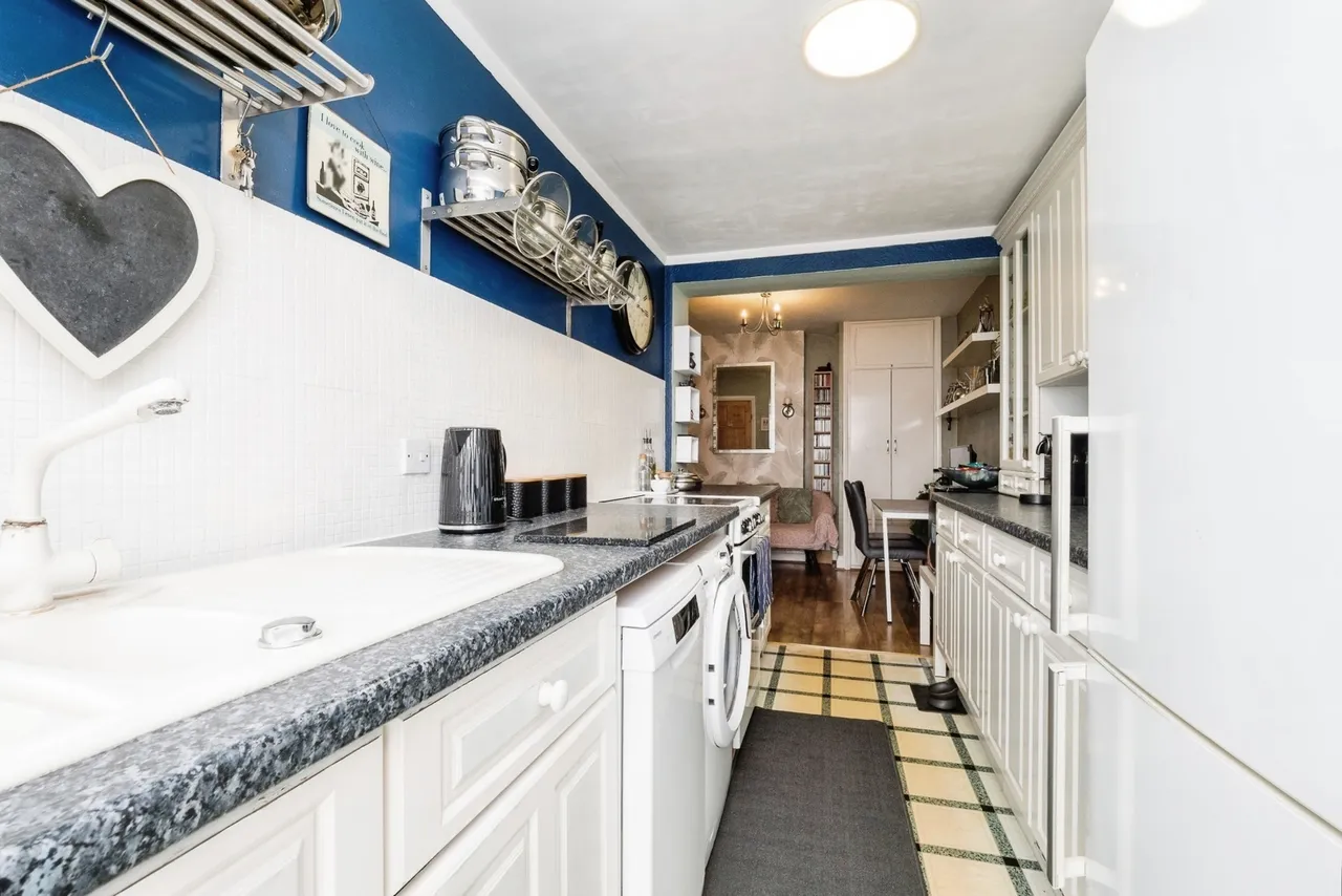 Third Avenue, Dagenham, RM10, photo 9