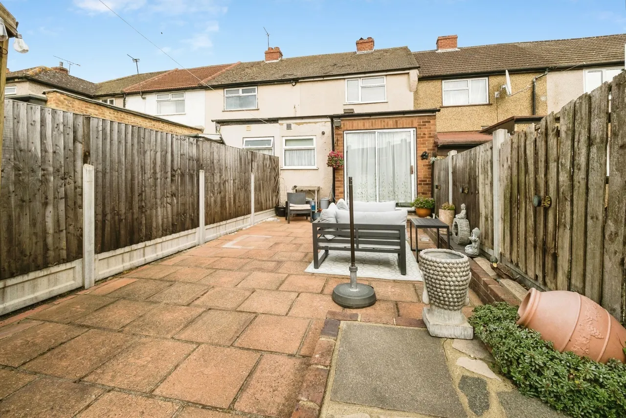 Third Avenue, Dagenham, RM10, photo 3