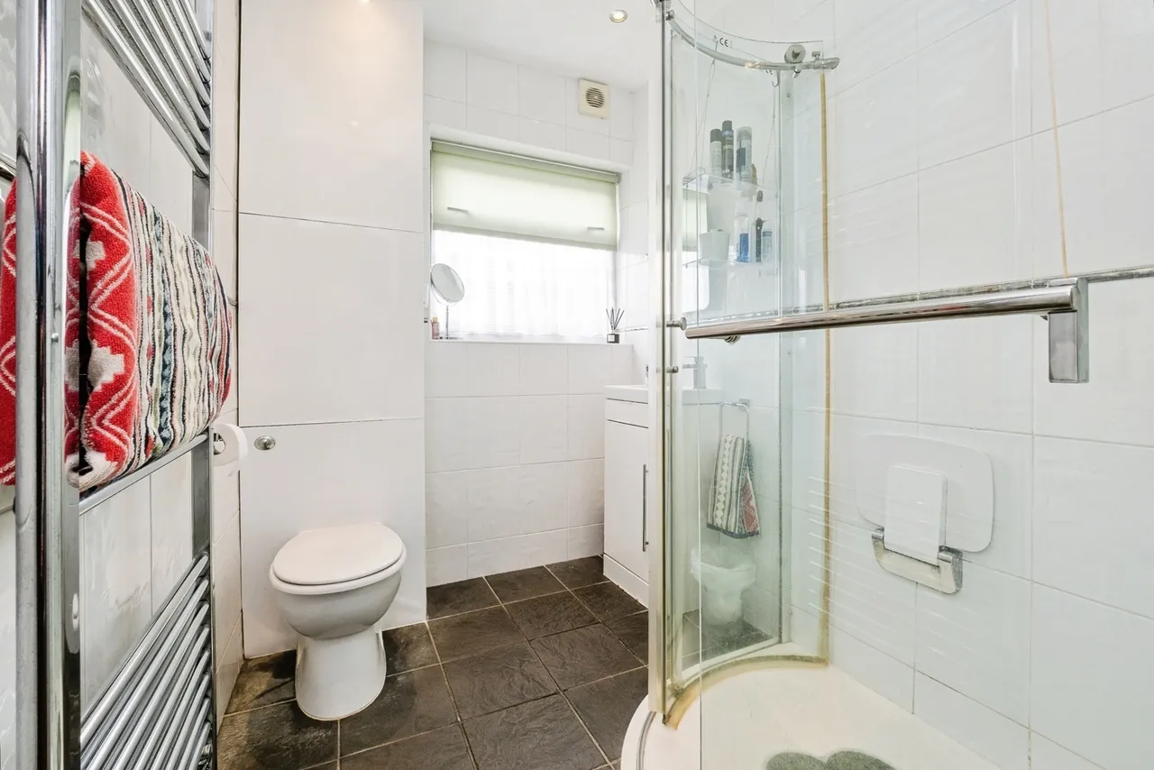 Third Avenue, Dagenham, RM10, photo 6