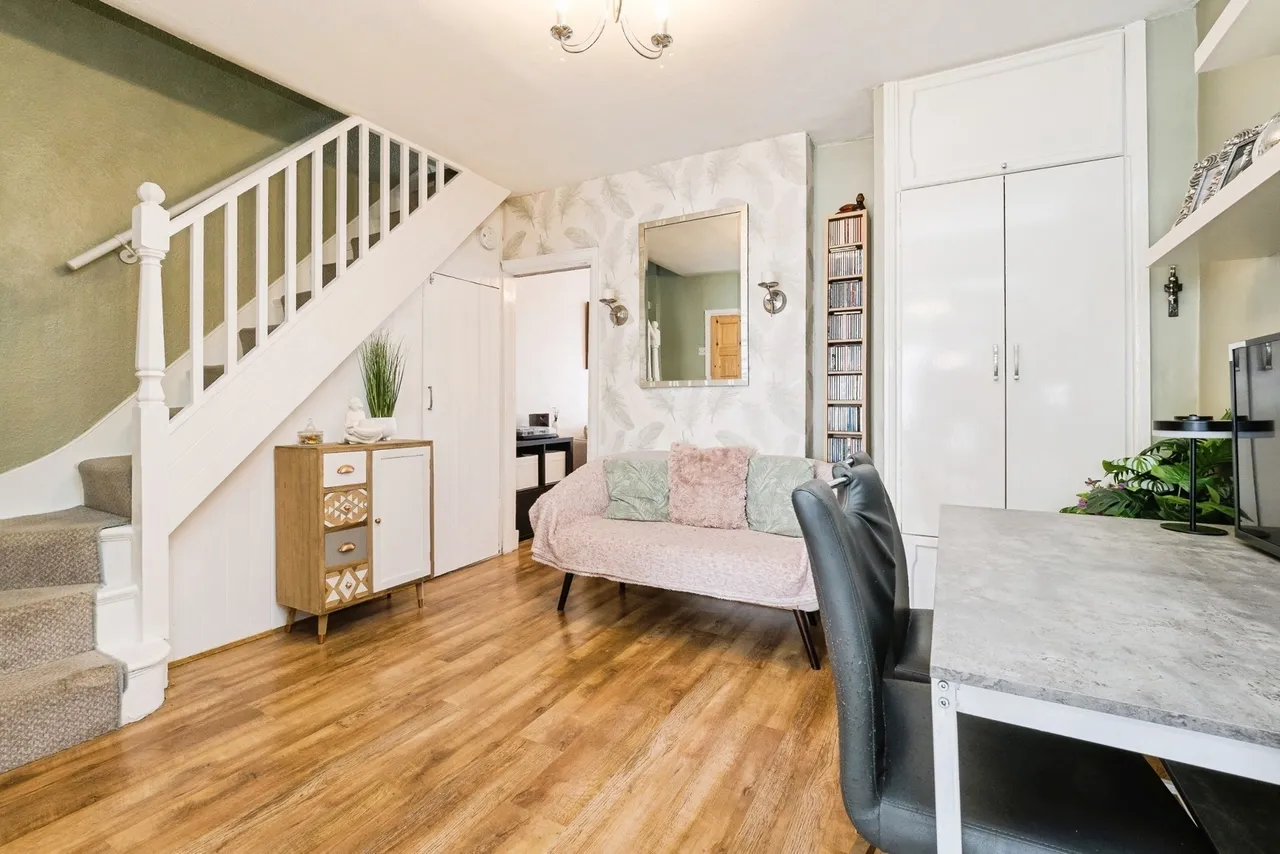 Third Avenue, Dagenham, RM10, photo 11