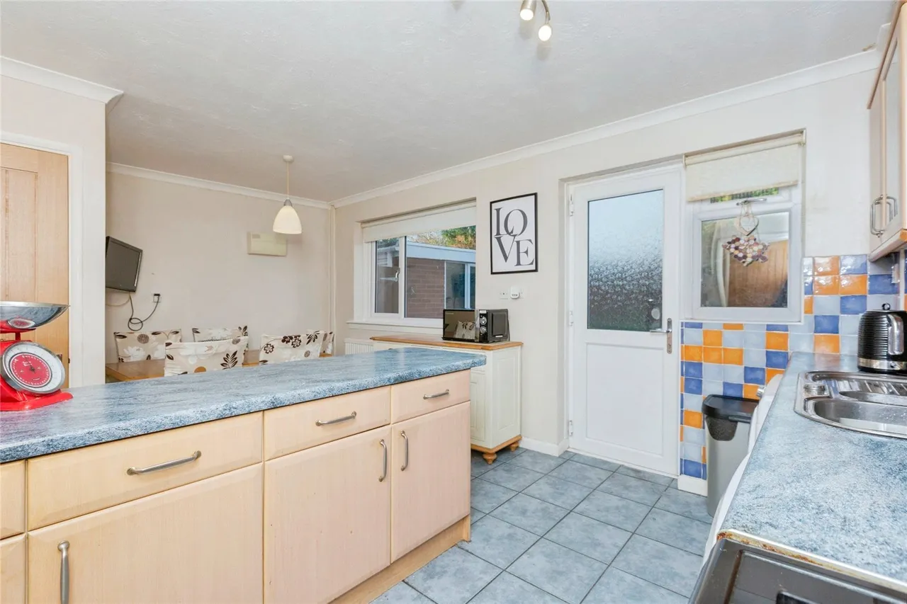 Gurney Crescent, Littlethorpe, LE19, photo 16