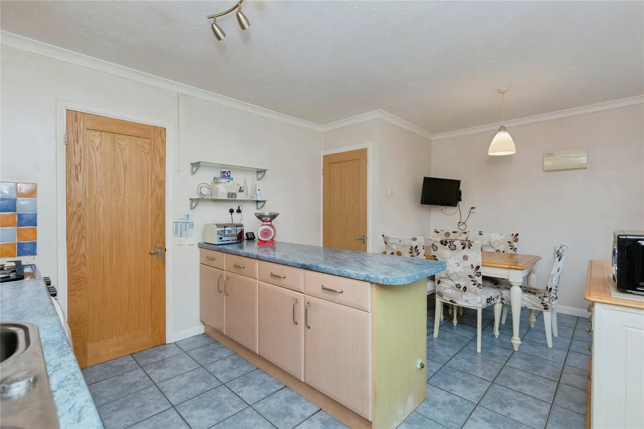Gurney Crescent, Littlethorpe, LE19, photo 15