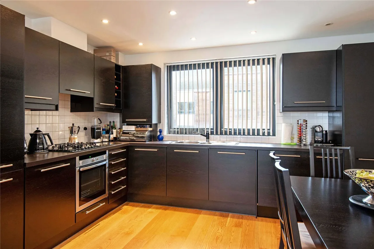 Westferry Road, London, E14, photo 4