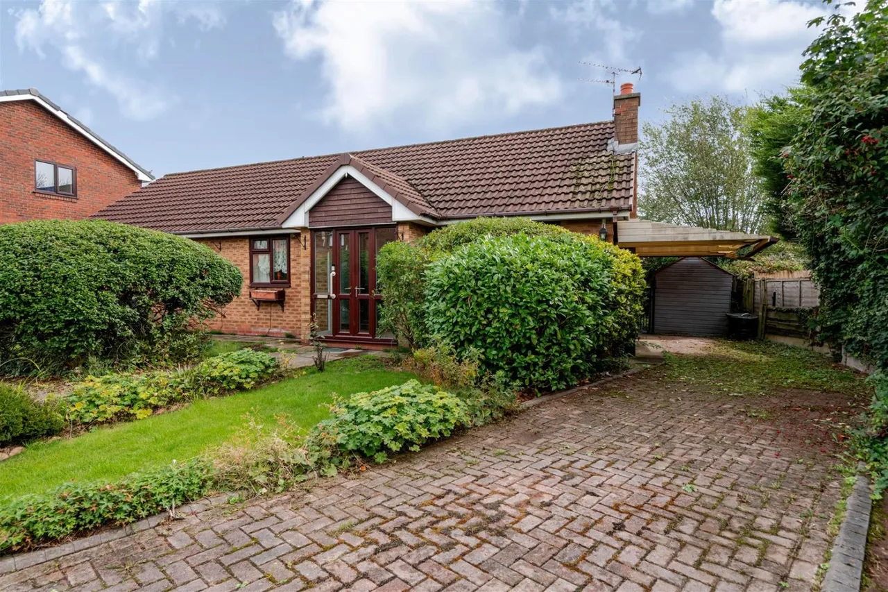 Grove Hill, Worsley, M28, photo 20