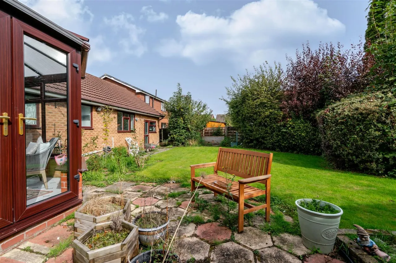 Grove Hill, Worsley, M28, photo 18