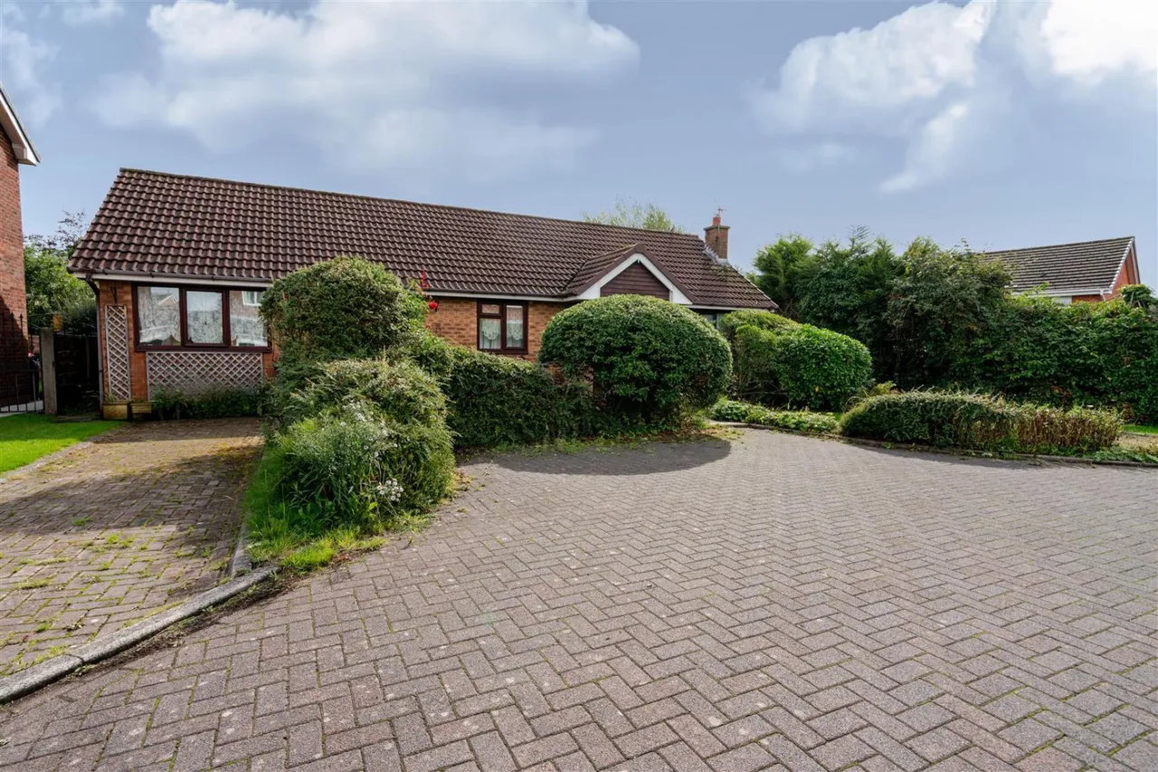 Grove Hill, Worsley, M28, photo 19