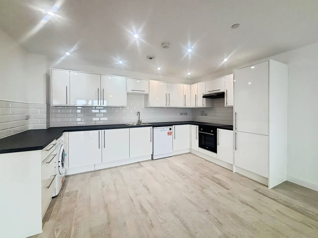 2 bed flat to rent, Armstriong House Peterborough, PE2