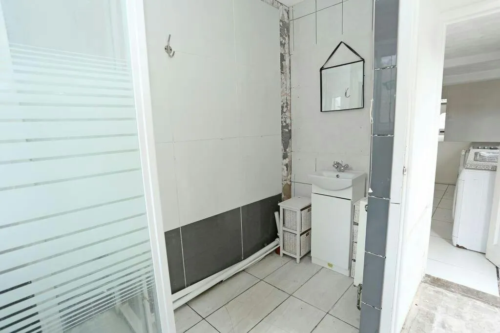 Esslemont Road, Southsea, PO4, photo 14