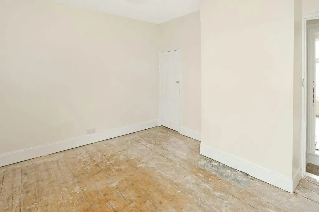 Esslemont Road, Southsea, PO4, photo 13