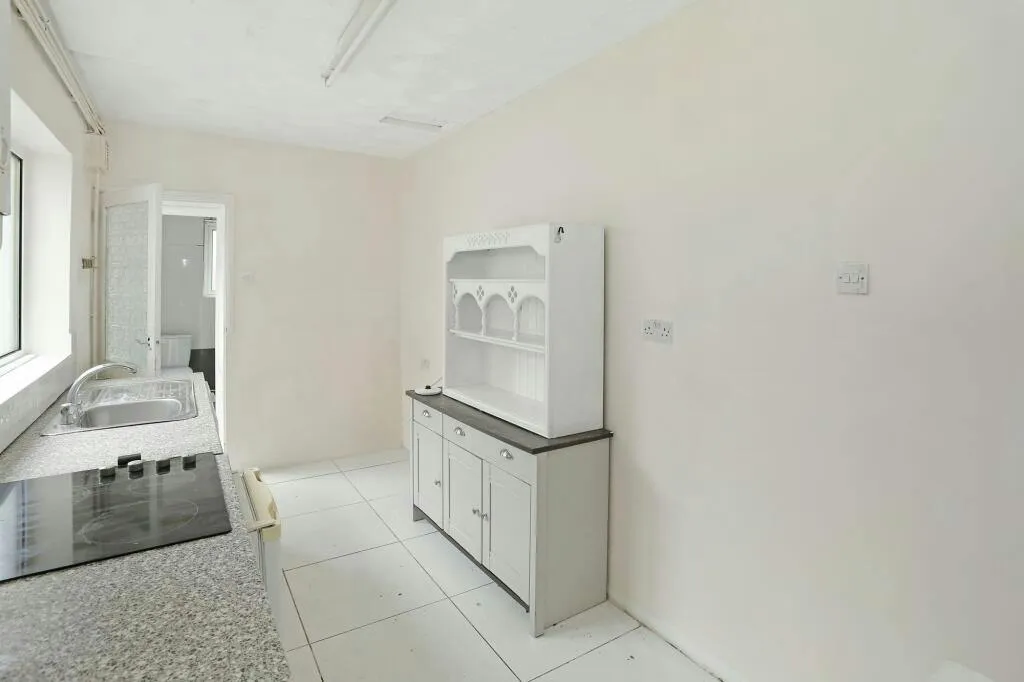 Esslemont Road, Southsea, PO4, photo 8