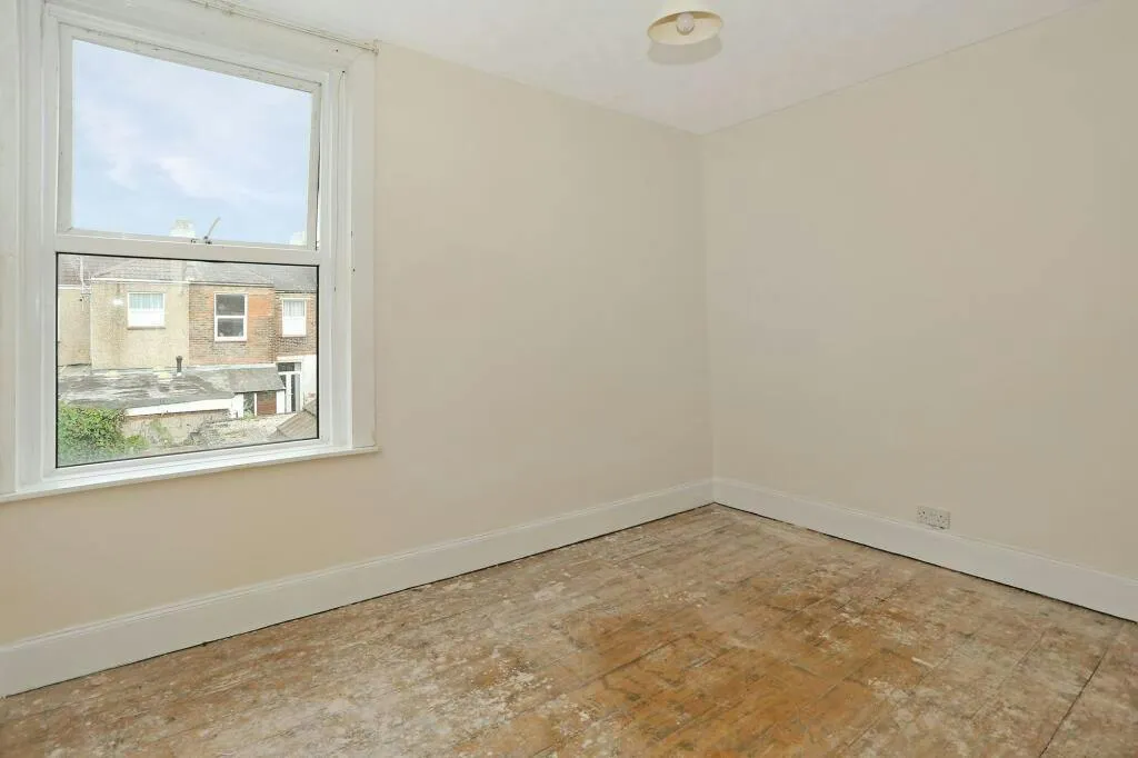 Esslemont Road, Southsea, PO4, photo 12