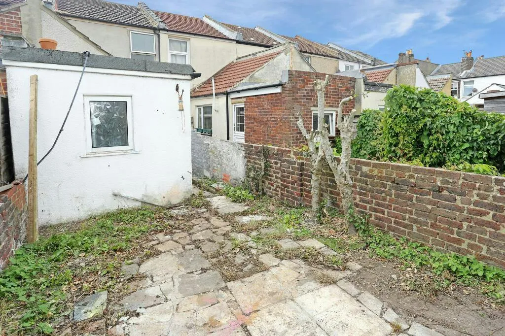 Esslemont Road, Southsea, PO4, photo 15