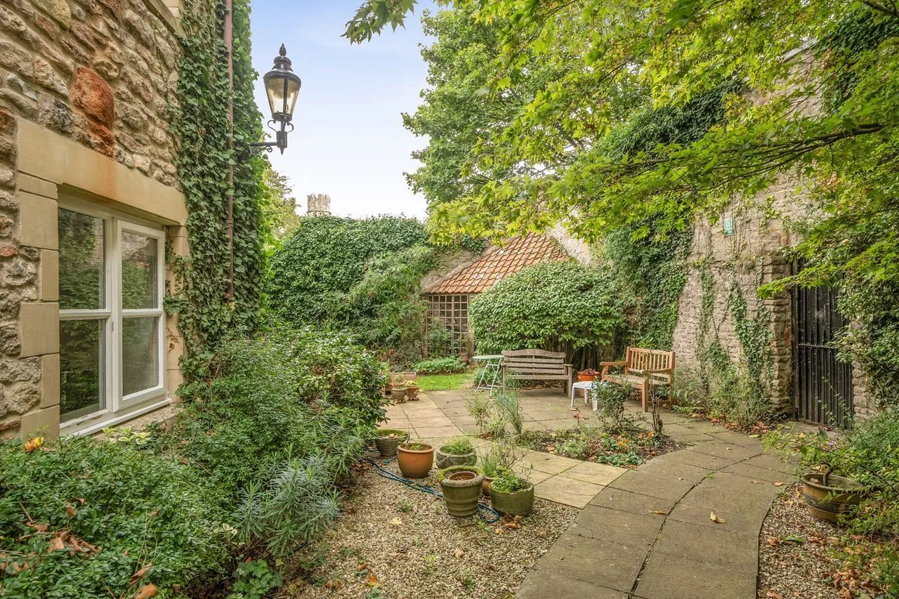 Carlton Court, Wells, BA5, photo 2