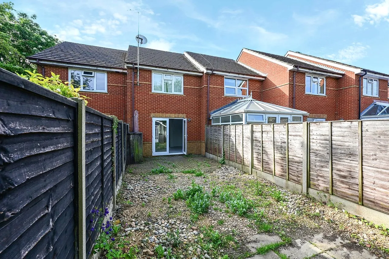 The Topiary, Farnborough, Hampshire, GU14 0RA, photo 9